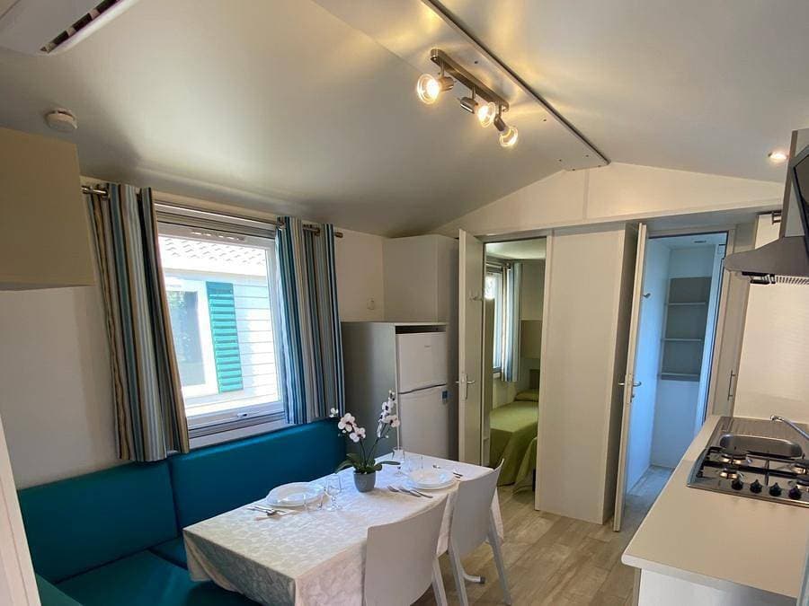 Foto 5 von 23: Sos Flores Camping Village - Mobilheim 4 personen - Superior Meeresbereich - Französisches Bad