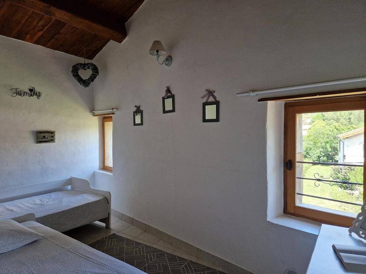 Foto 13 von 29: Three-Bedroom House