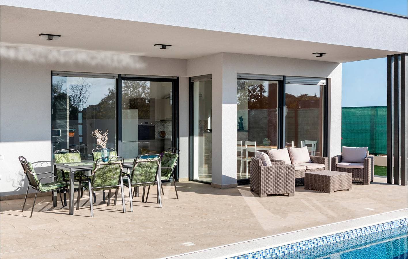 Foto 7 von 25: Geräumige 2-Zimmer-Wohnung mit Pool, Parkplatz und Strand in der Nähe