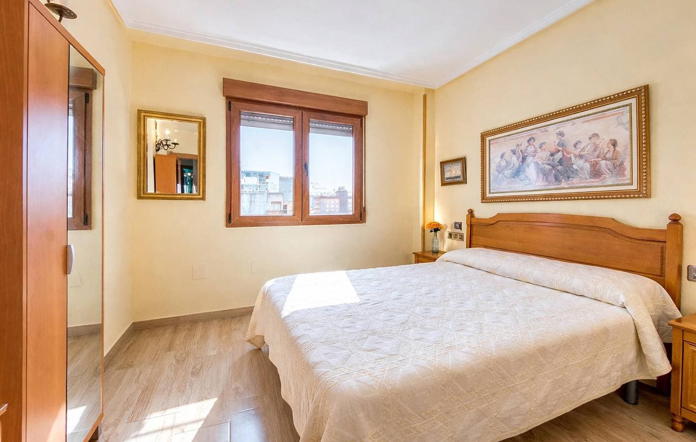 Foto 5 von 22: Gemütlich, 1 km vom Platja de Venècia entfernt: Luftiges Apartment mit 2 Schlafzimmern und Terrasse