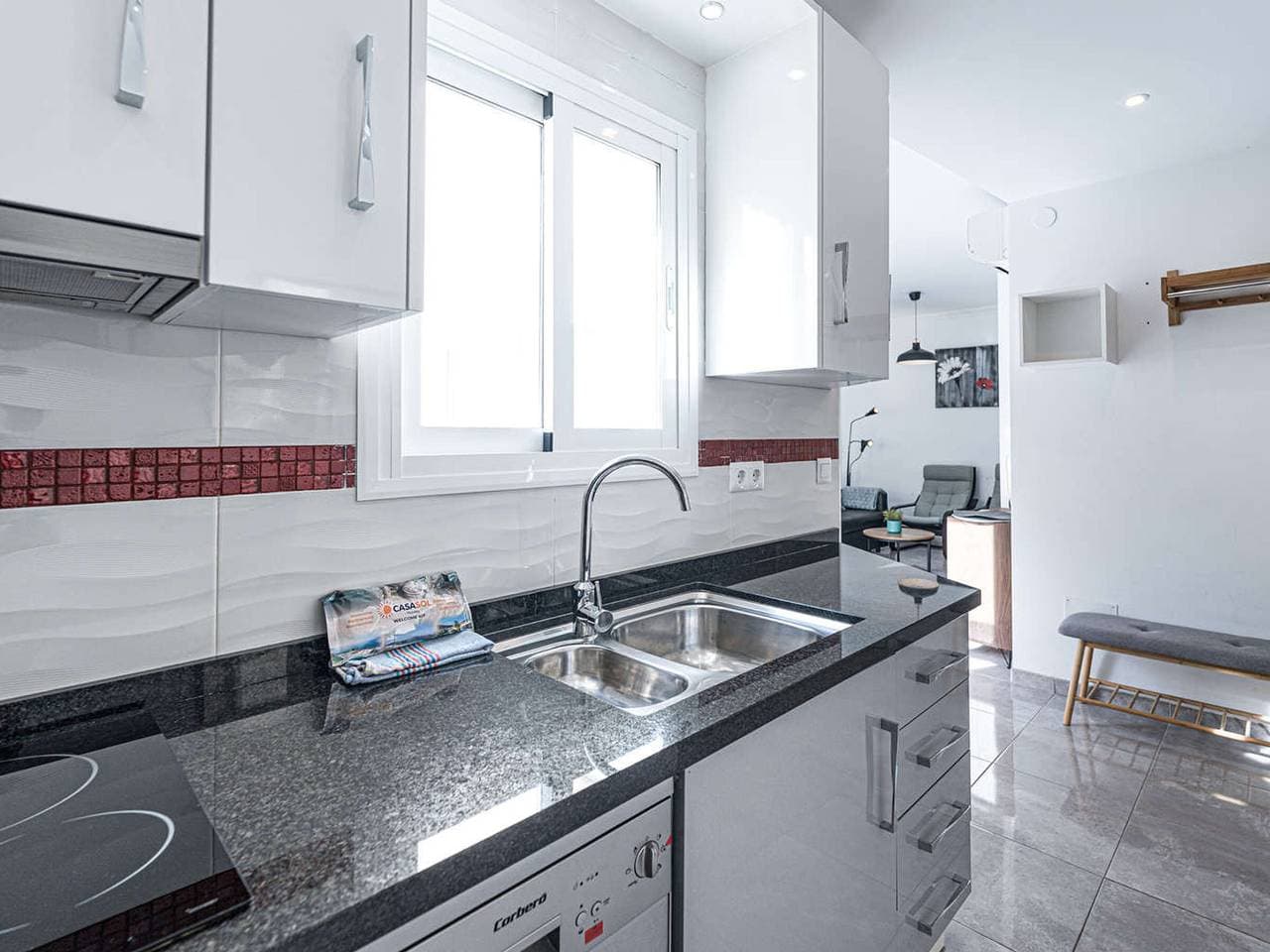Foto 11 von 21: Modernes Apartment in Nerja für 3 Personen, mit Pool, WLAN und Klimaanlage
