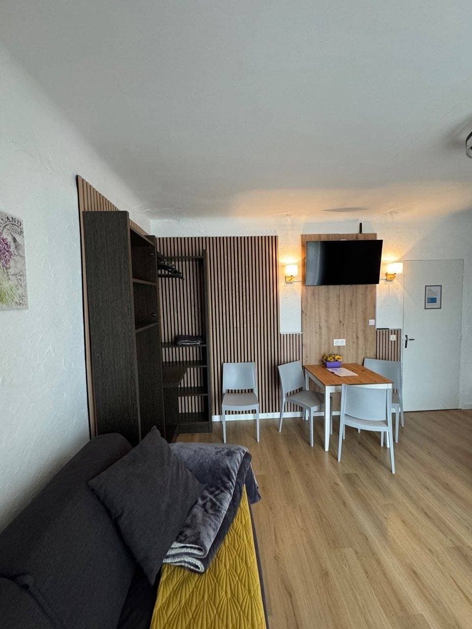 Foto 5 von 21: Superior-Vierbettzimmer mit Balkon(3)