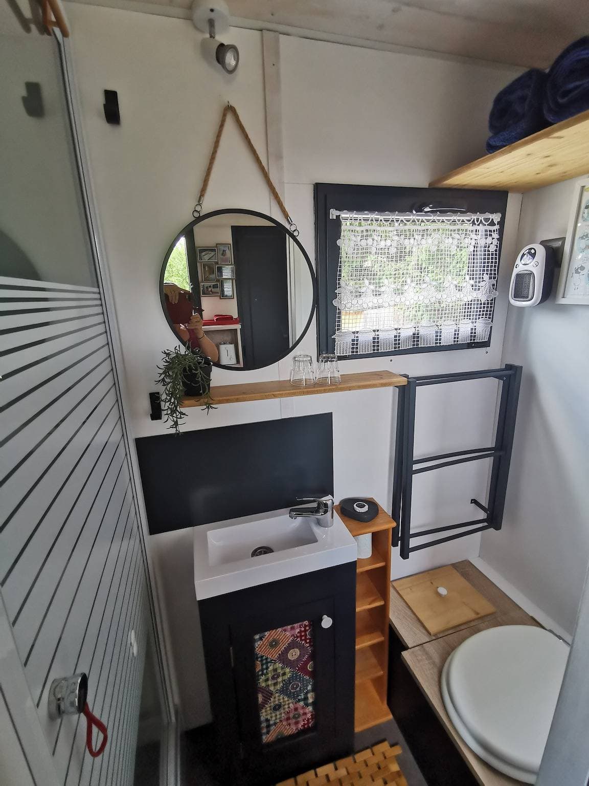 Foto 4 von 10: Tiny Home 'La Charmotte' mit privater Terrasse, WLAN und Klimaanlage