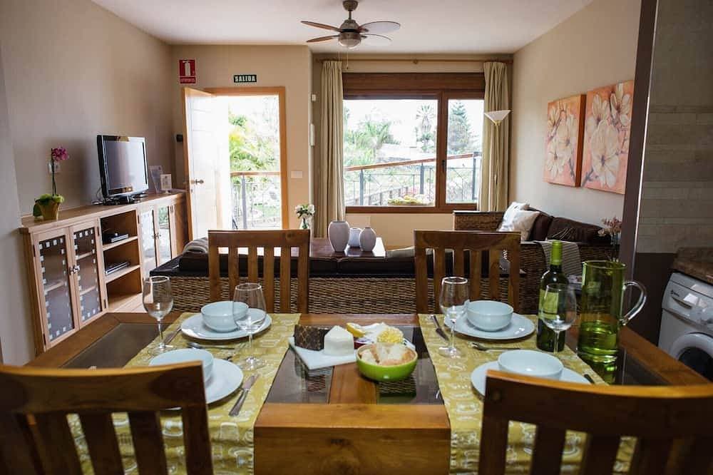 Foto 10 von 30: 2 Bedrooms, Sea View, Heated Pool 27ºC, Heating, Free Wifi, private garden and barbecue (4)