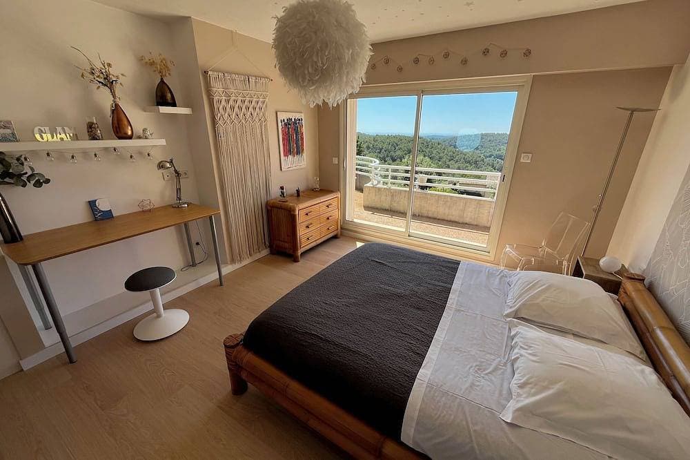 Foto 5 von 30: Design-Villa in der Nähe von Cannes. Panoramablick auf das Meer .. sehr ruhig