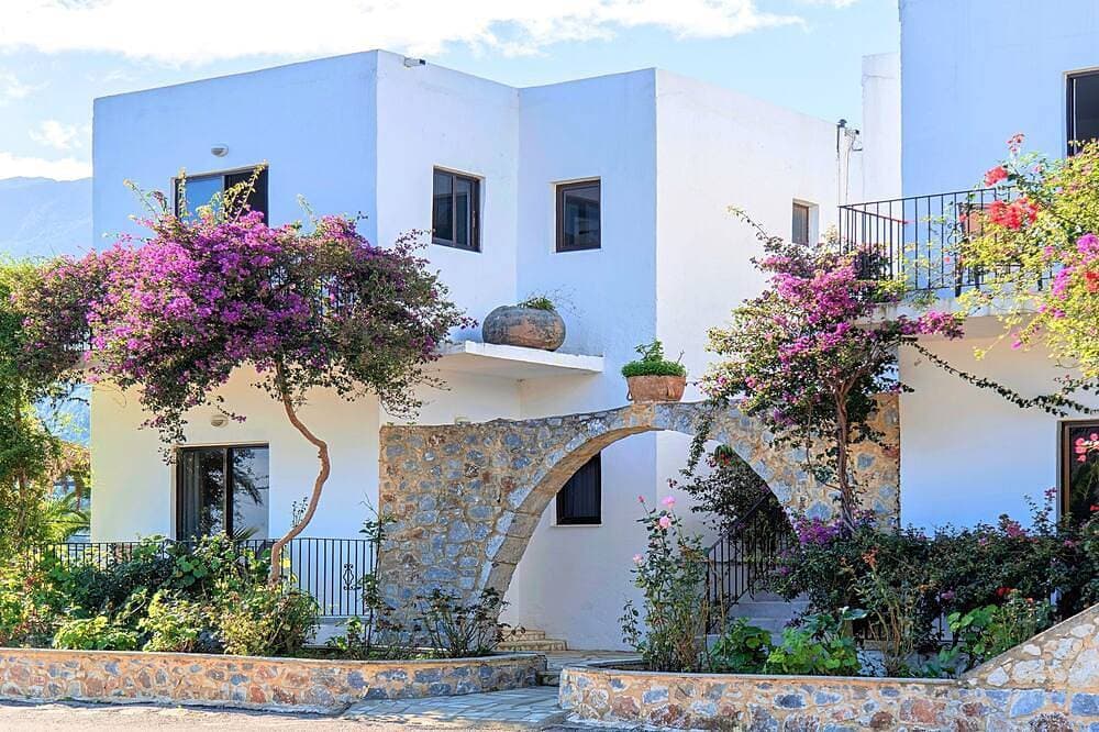 Foto 10 von 27: Welcome Apts laid just 1600m away from the longest sandy beach of northern Crete and the touristic Georgioupolis Town, offering great views to the Cretan Sea and the White Mountains.  Welcome Apts is ideal for couples, families, a group of families or a g
