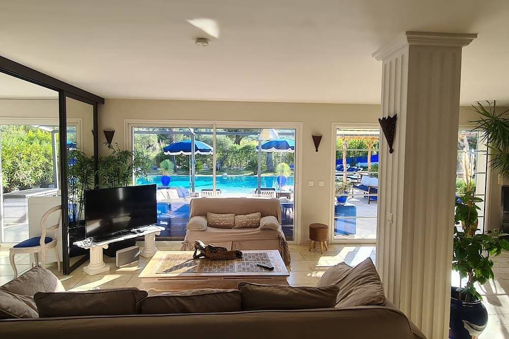Foto 10 von 30: Wunderschöne, moderne Villa mit allem Komfort in Frieden und beheiztem Pool