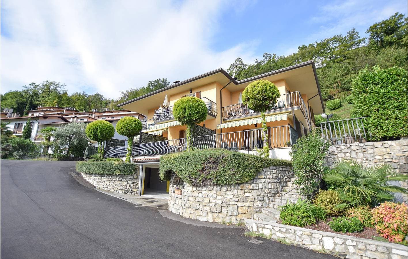 Appartement am Pool mit Parkplatz & WiFi 1