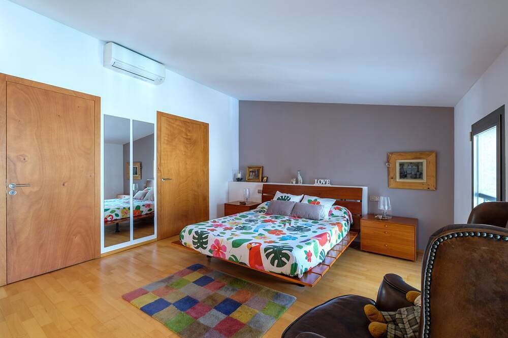Foto 2 von 30: Modernes Haus mit viel Licht und große Gärten