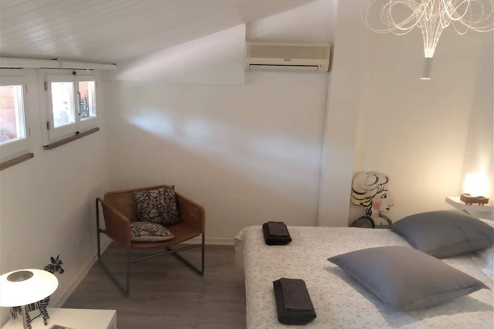 Cozy attic room close to Perugia station 1