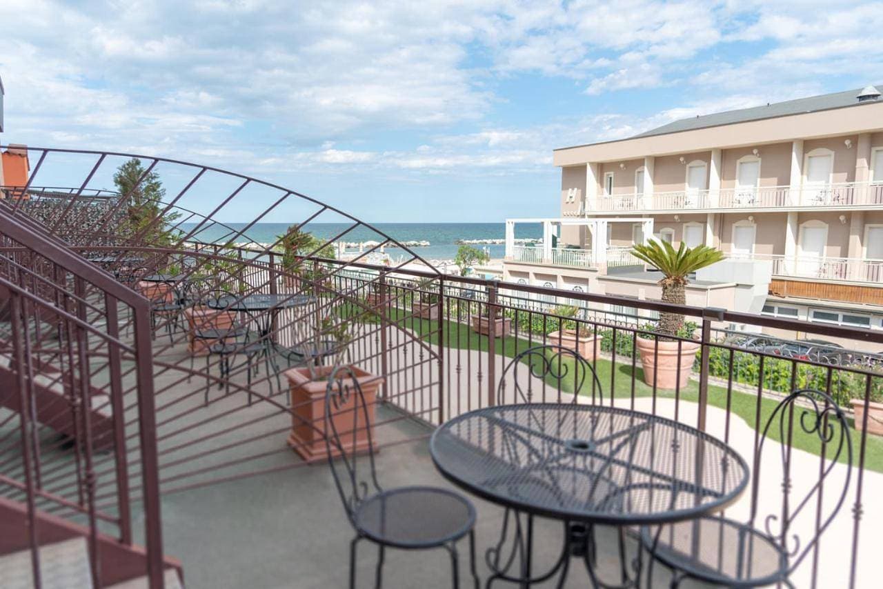Foto 11 von 11: Triple Room with Balcony - Sea Front