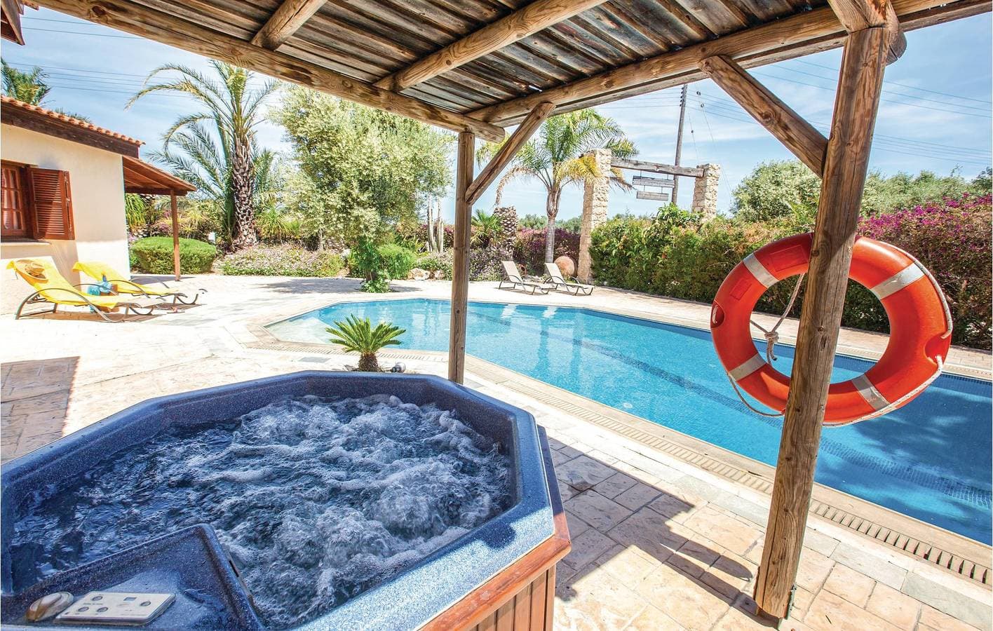 Foto 2 von 12: Ferienhaus für 6 Personen mit Pool