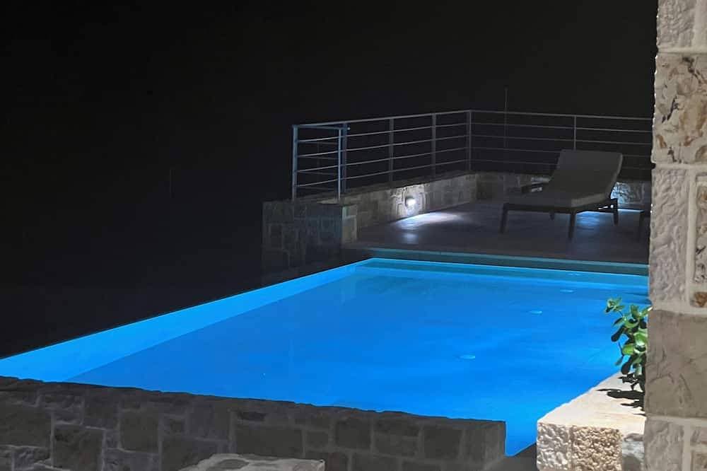 Foto 10 von 15: Sea view 2-bedroom villa in lovely Meganis with WiFi, AC