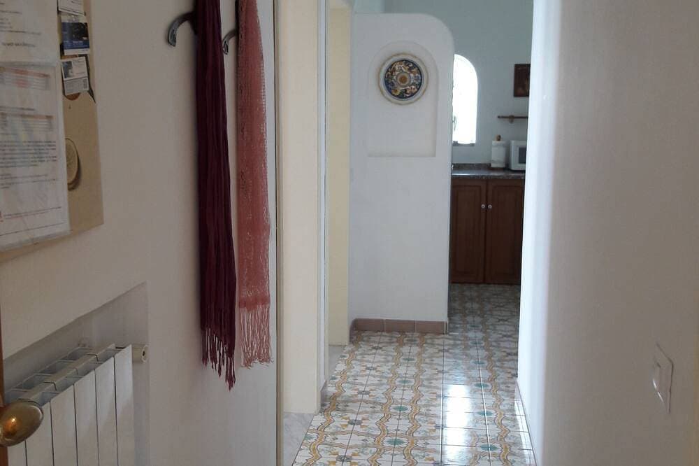 Foto 10 von 12: Casa Maria Cristina - large terrace with a view of the sea toward Positano and Capri