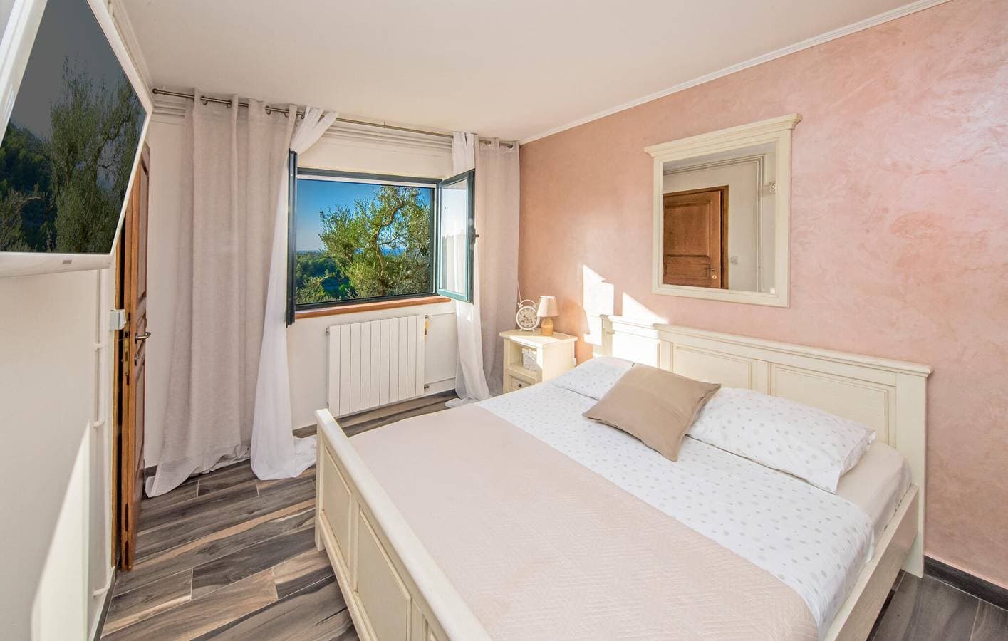 Foto 7 von 30: Urlaub am Meer: Gemütliche Ferienwohnung mit Pool, Terrasse und Parkplatz