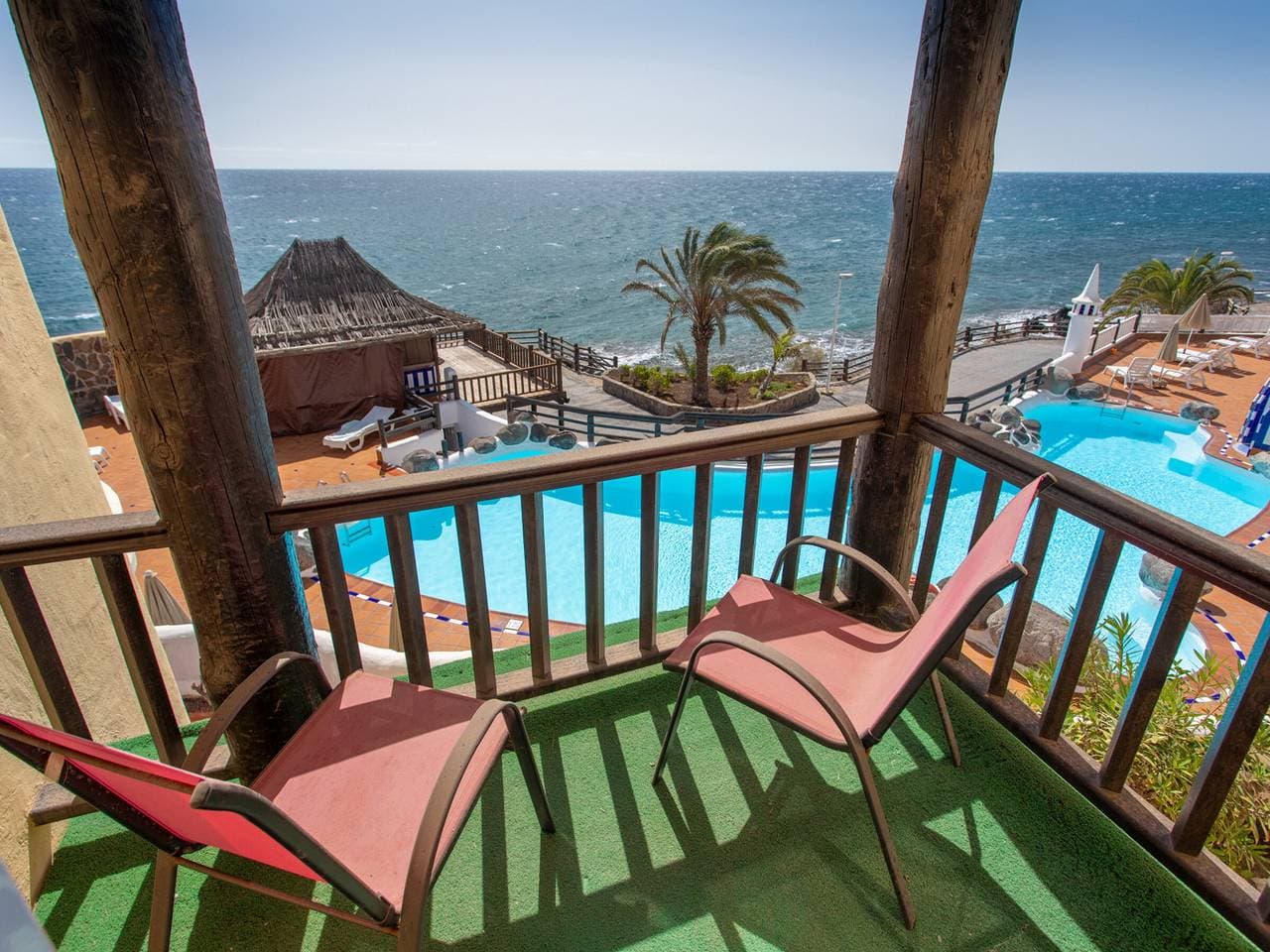 Foto 3 von 36: Ferienhaus mit 2 Schlafzimmern, Balkon und beheiztem Pool