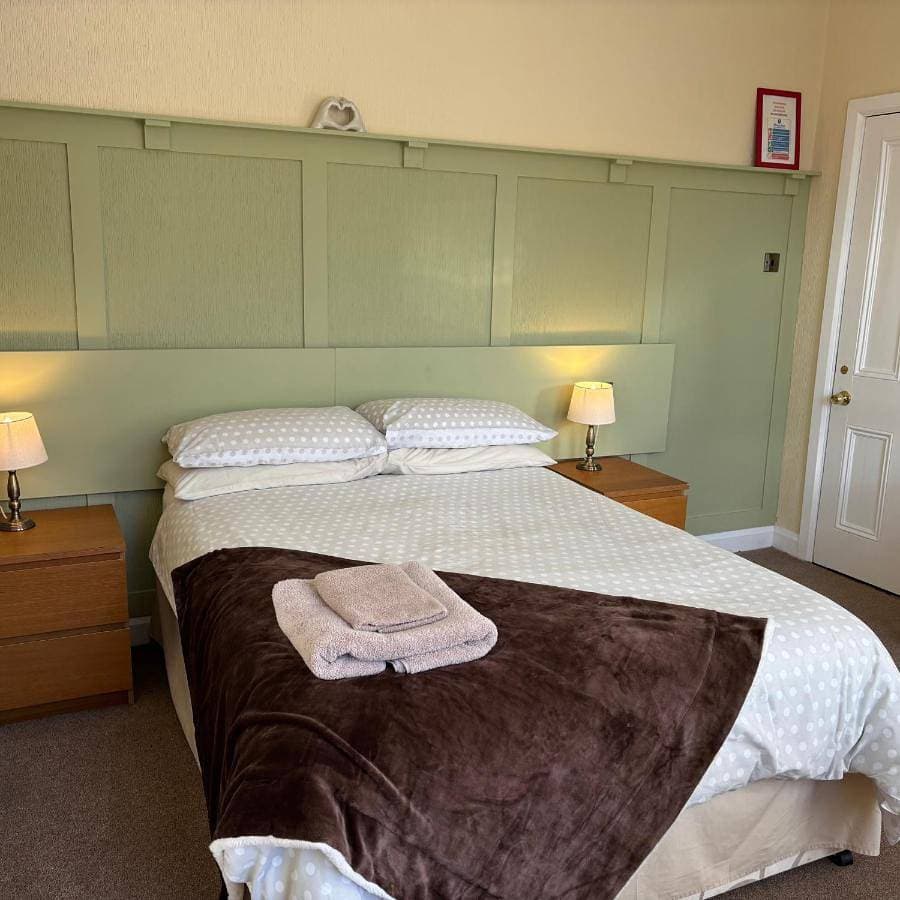 Foto 2 von 10: The Hawthornes Licensed Guest House