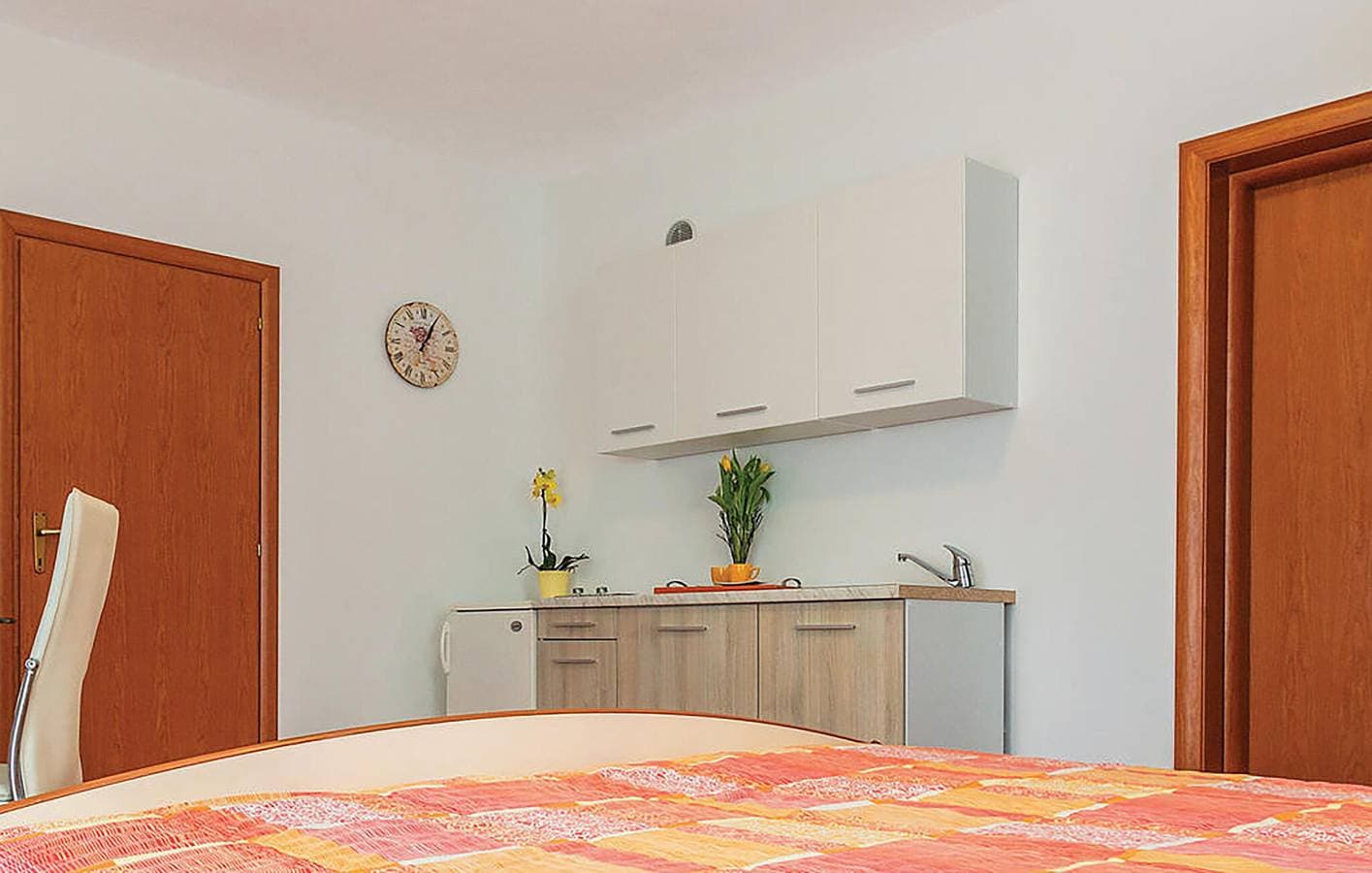Foto 8 von 18: Gemütliche Ferienwohnung mit Terrasse, Parkplatz und WLAN in der Nähe des Caffè Bar Porto