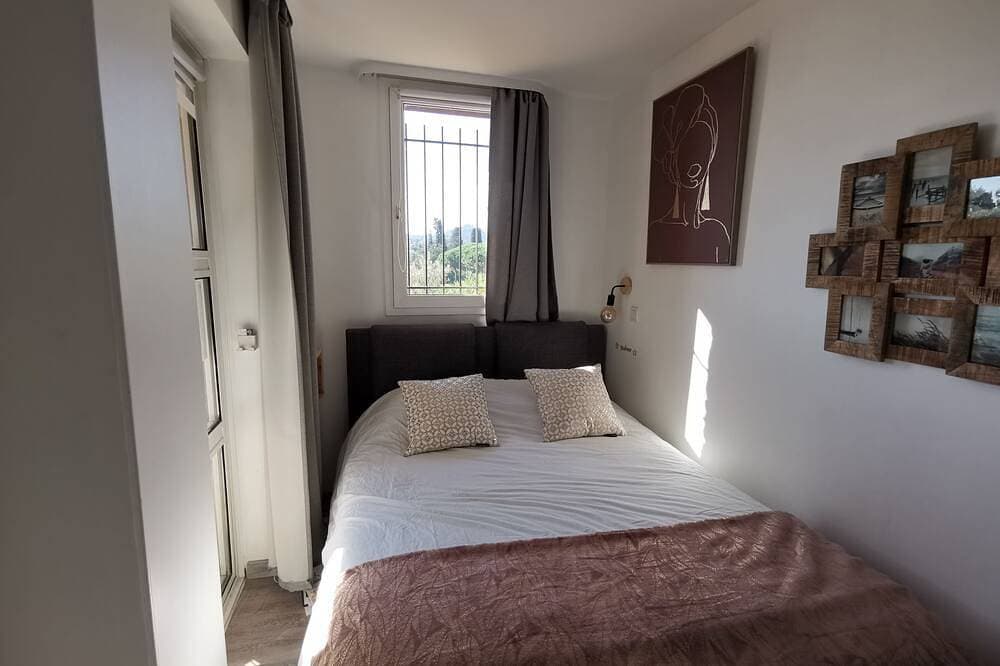 Foto 2 von 30: Exceptional Sea View - Jacuzzi - Garden - Air conditioning - Fiber at Cap Esterel