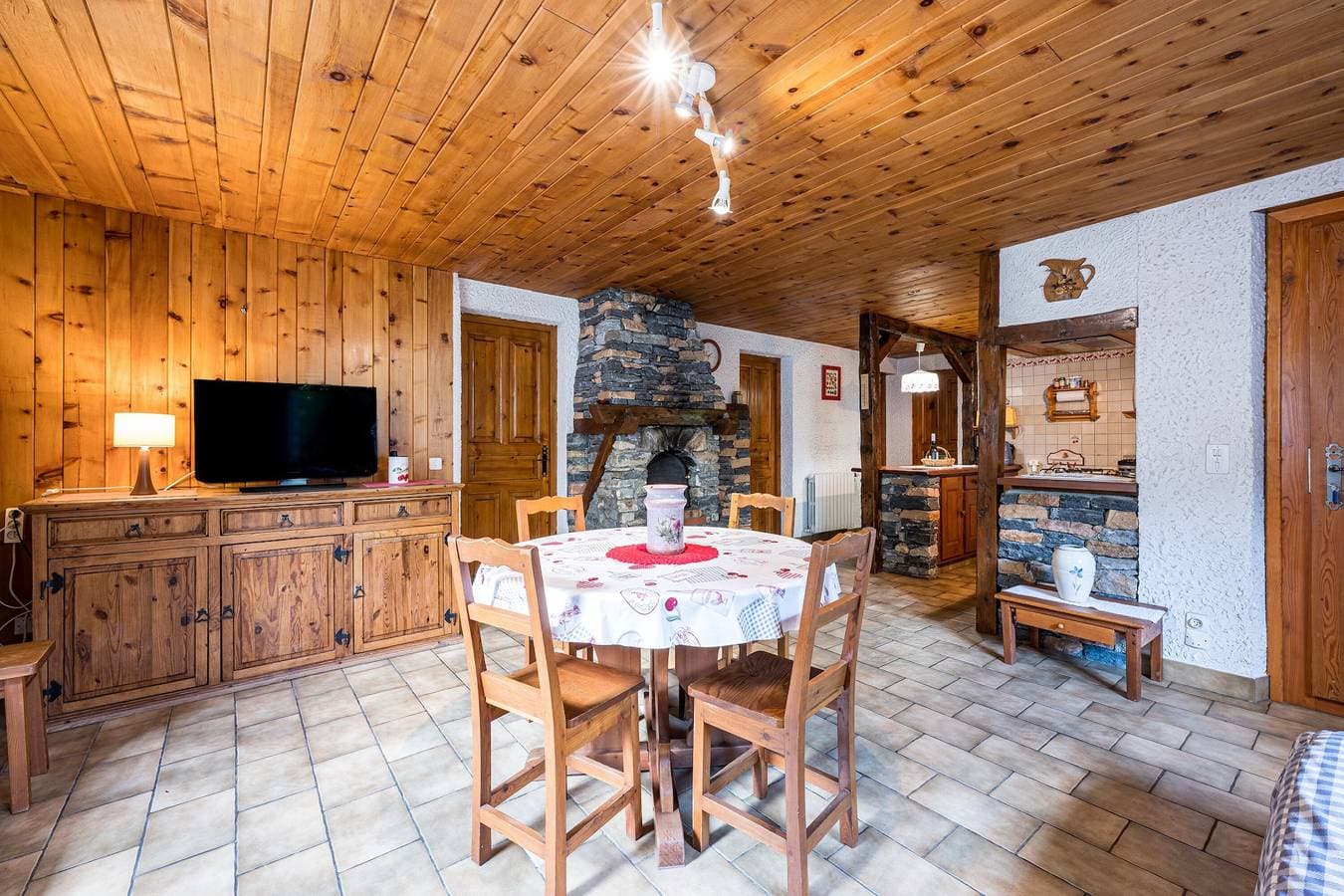 Foto 8 von 25: Ferienwohnung „Montagnard Savoyard“ mit Bergblick, privater Terrasse und WLAN