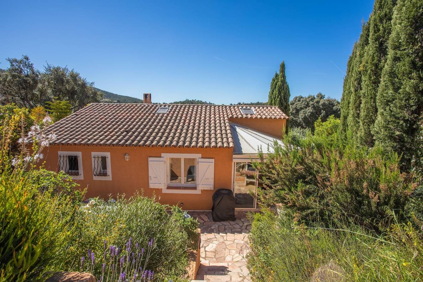 Foto 4 von 36: Ferienhaus „Mon Petit Coin De Paradis“ mit Seeblick, privatem Pool und WLAN