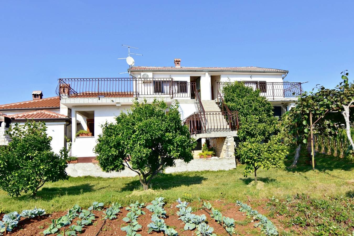 Foto 3 von 13: Zimmer mit Terrasse und Meerblick Zambratija, Umag -a
