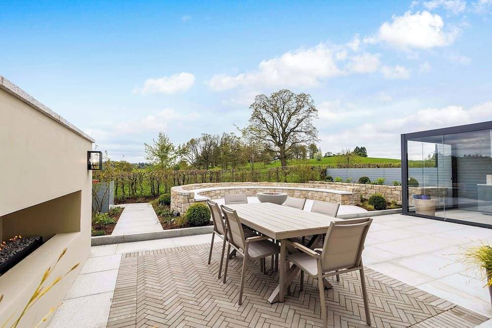 6 Bedroom house in Castle Leslie's Village Square, Glaslough 1