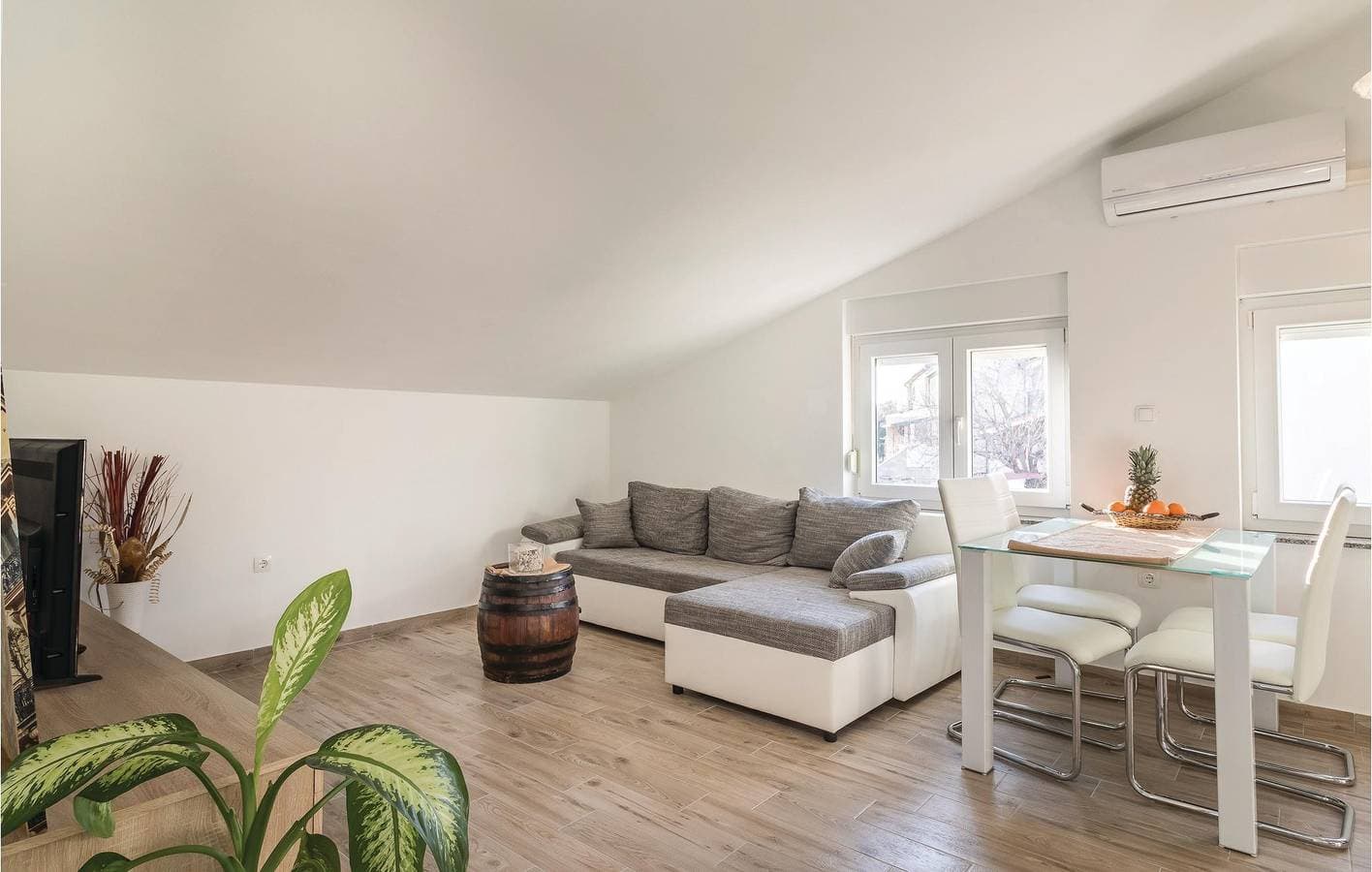 Foto 4 von 20: Modernes 1-Zimmer-Apartment mit Pool, WLAN und Parkplatz in der Nähe des Stadtzentrums von Vintijan