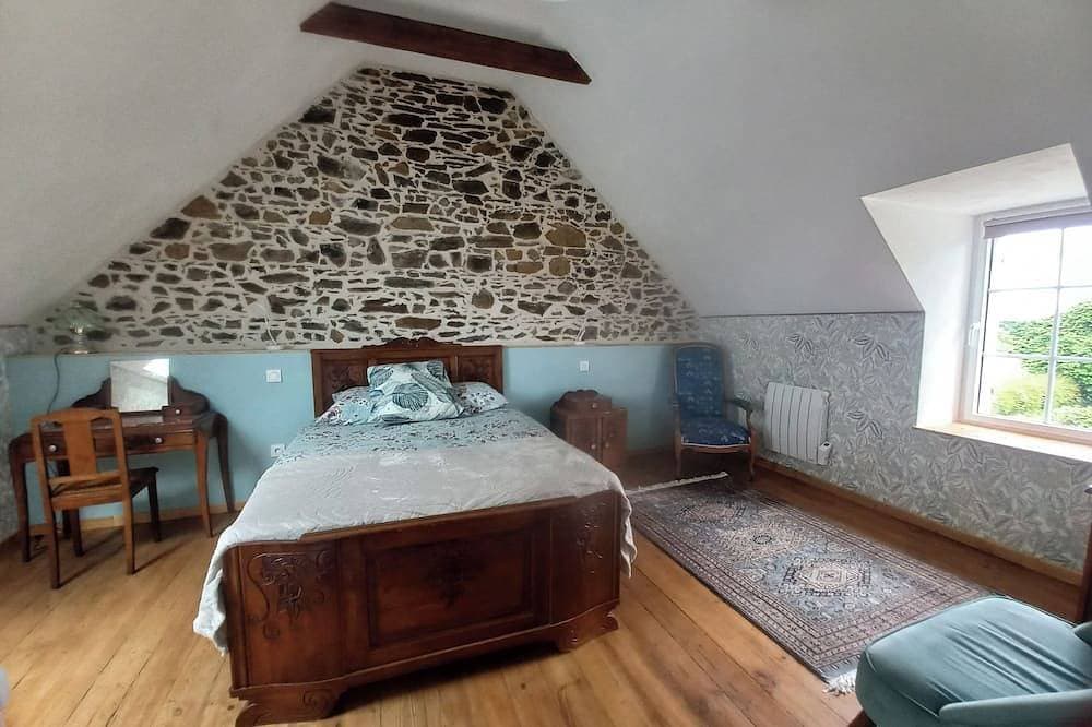 Foto 2 von 11: Adorable gîte, 3 kms from Binic & beaches, equipped kitchen, 4 bedrooms 8 beds, garden