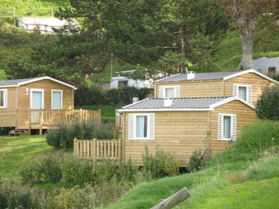 Foto 7 von 40: Camping Village de Reneville - Chalet 2 personen - Chalet Komfort - 20m² - 1 Zimmer