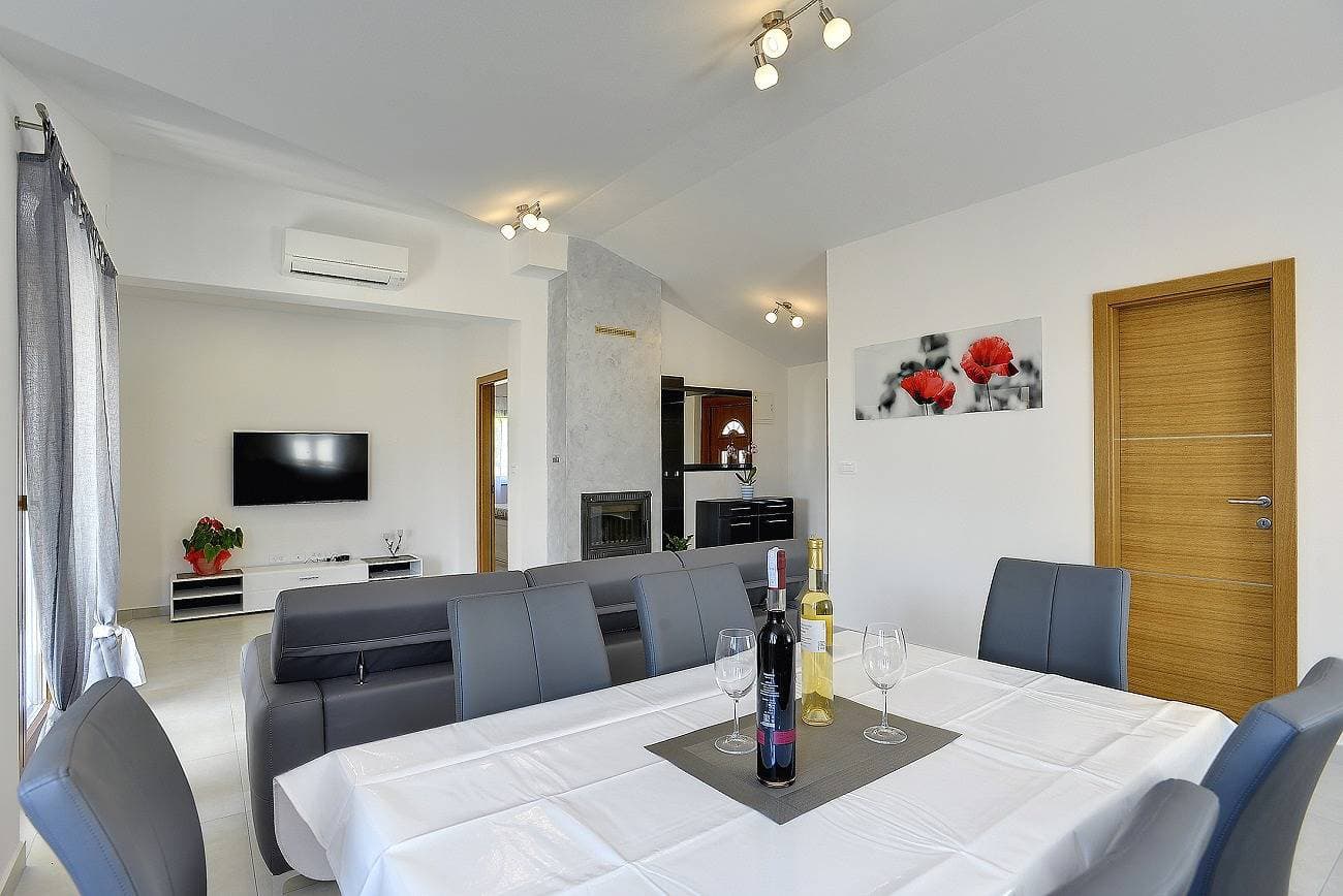 Foto 10 von 27: Sonnige Villa mit Privatpool, Jacuzzi, Ping-Pong, Spielplatz, Babybett