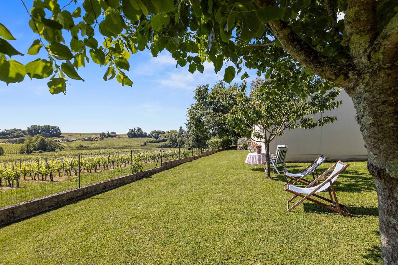 Foto 3 von 21: Im Herzen der Weinberge: Stilvolle, entspannende Auszeit mit Klimaanlage