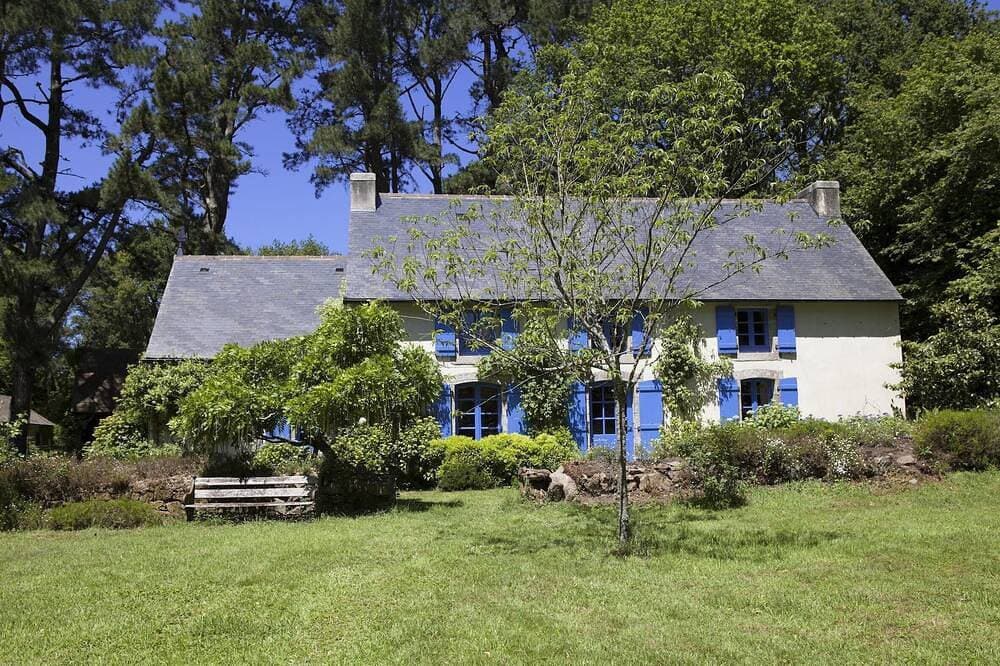 La Maison Bleue on the Aven River 1