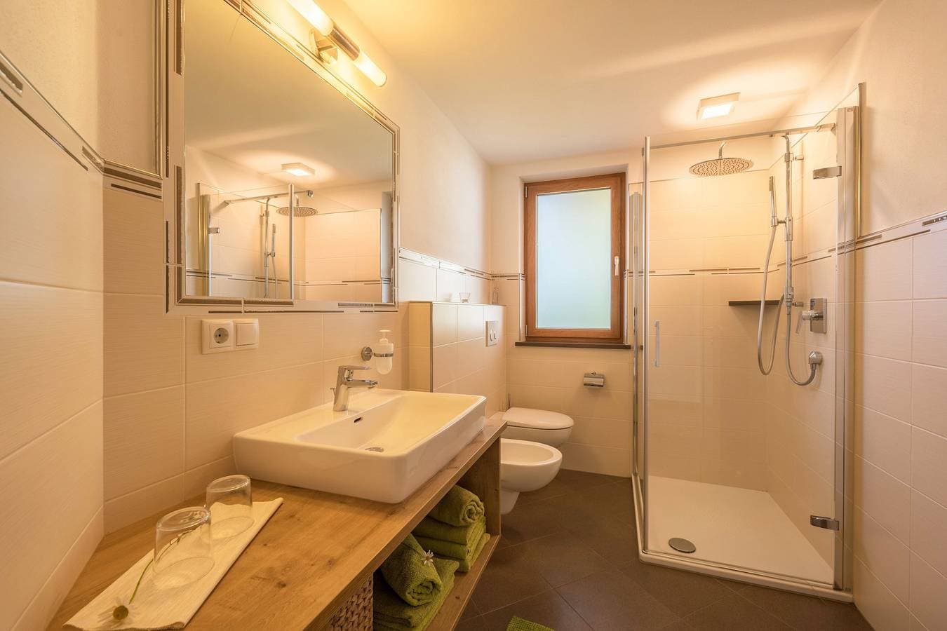 Foto 11 von 18: Gemütliche Ferienwohnung "Pfandlerhof Grün" mit Bergblick, WLAN, Balkon & Garten