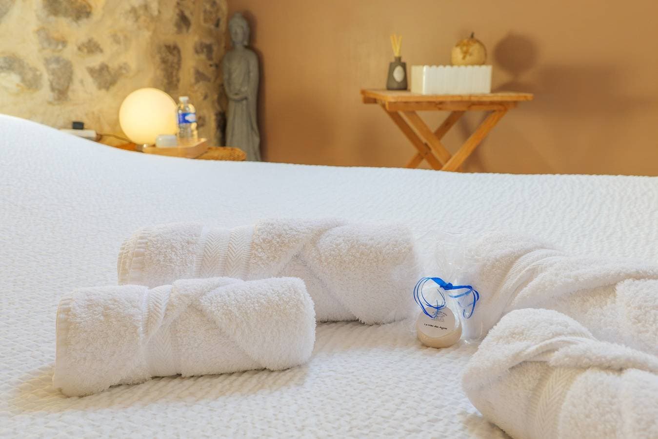 Foto 5 von 33: Gästezimmer „Le Pigeonnier“ mit Gemeinschaftspool, WLAN und Klimaanlage