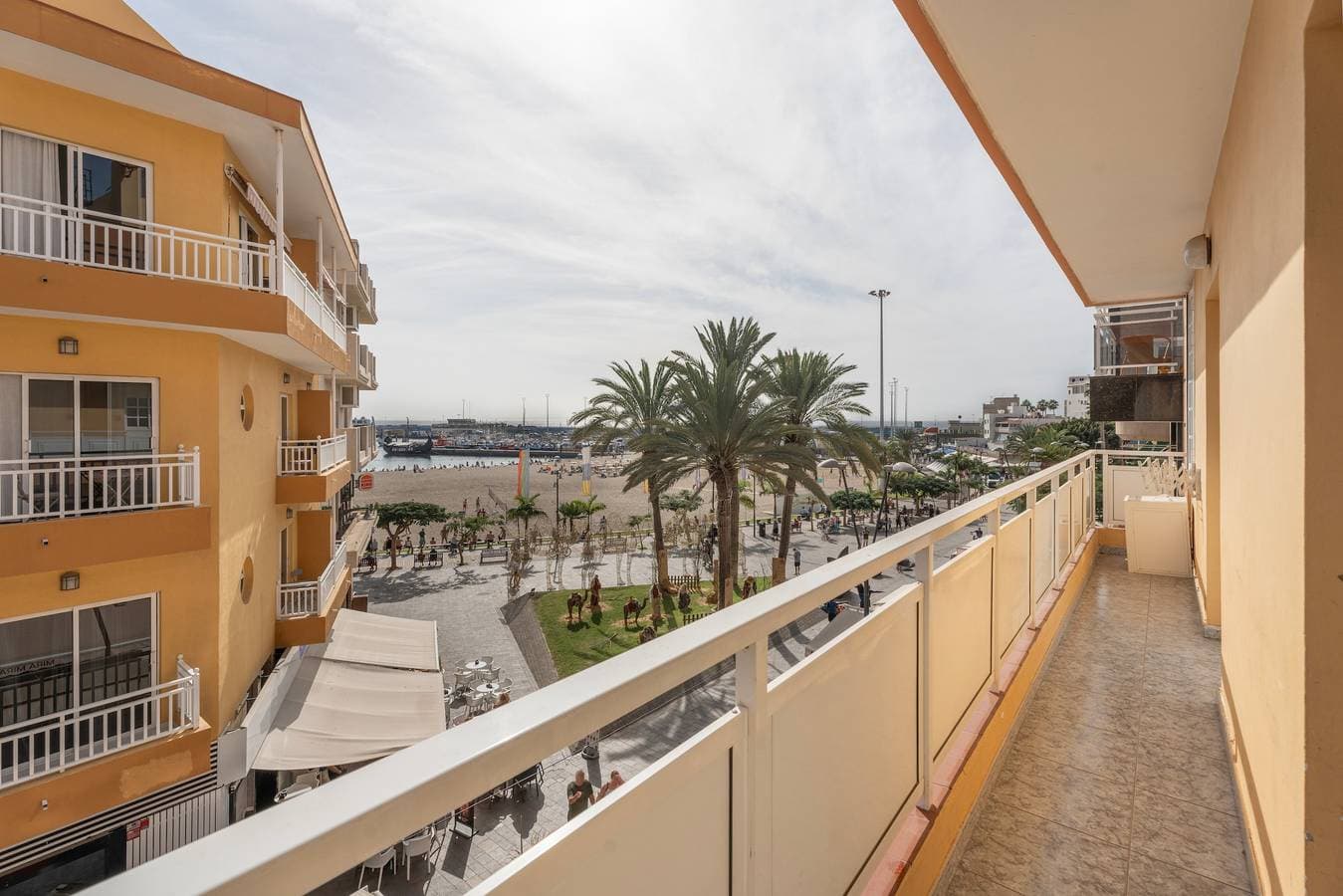 Foto 2 von 23: Ferienwohnung 'Carmenza' mit Meerblick, Balkon und WLAN