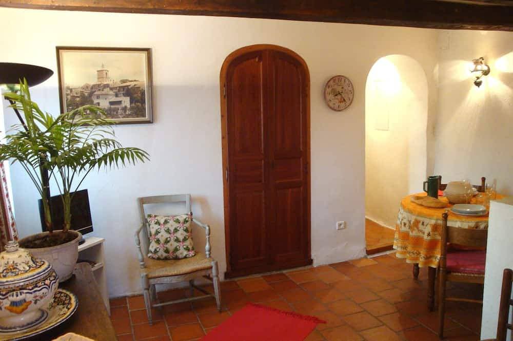 Foto 10 von 25: Unterkünfte im Herzen eines Dorfes thront 500m über dem Meeresspiegel in der Provence Verte