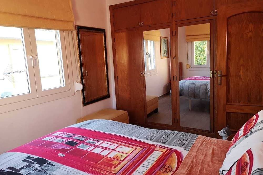 Foto 5 von 30: PrivatPool, Meerblick mit fabelhaften Sonnenuntergängen, moderne Küche, Klimaanlage, Wifi, großes Spielzeugzimmer