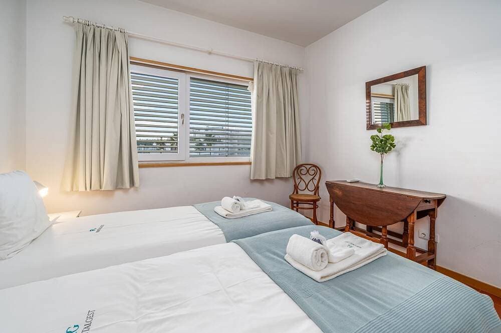 Foto 4 von 30: Top-floor marina apartment with classic charm
