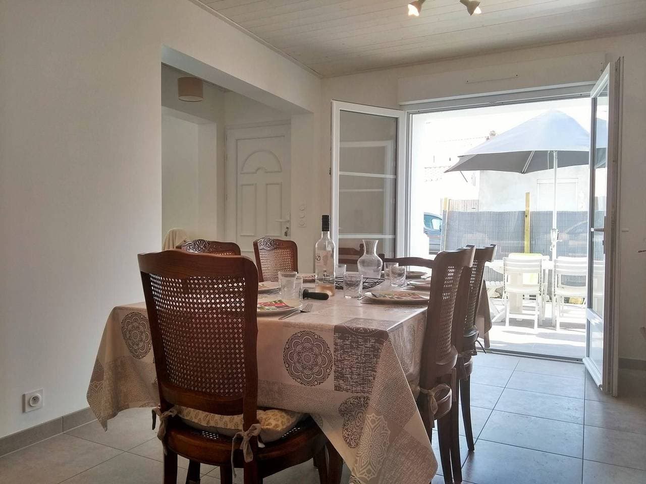 Foto 4 von 20: Unabhängiges, renoviertes Haus, 300m vom Strand, Terrasse, 2 Schlafzimmer, 5 Personen, La Guérinière