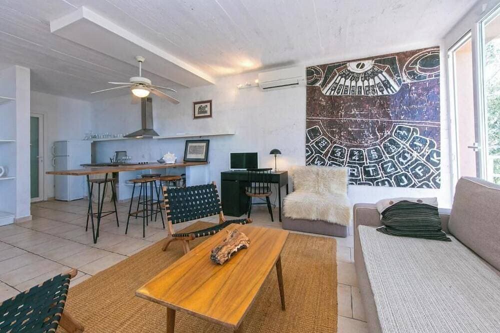 Villa Ivka Apartment B - sleeping 2 to 4,  specious living area, gorgeous views 1