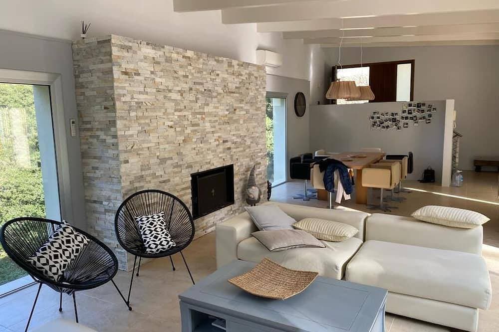 Foto 10 von 30: Maison Contemporaine Avec Piscine à Mi-chemin Entre la Plage de Sa Tuna et Begur