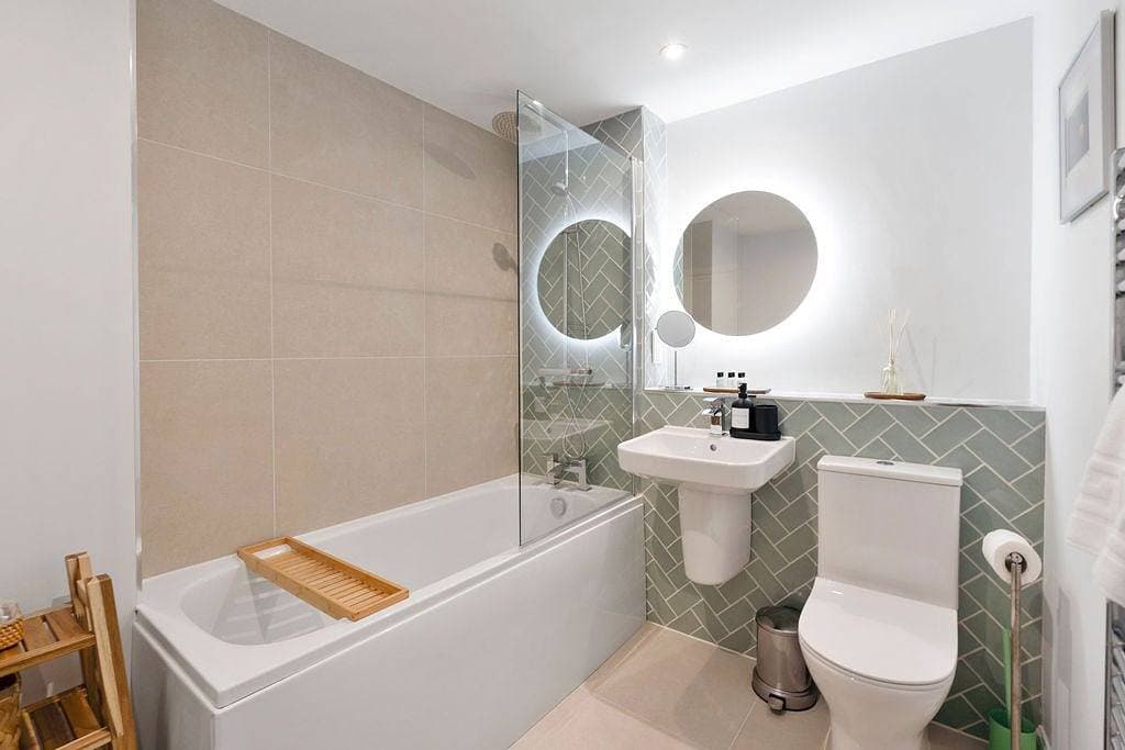 Foto 10 von 41: GuestReady - 2bed w Private Patio in Edinburgh