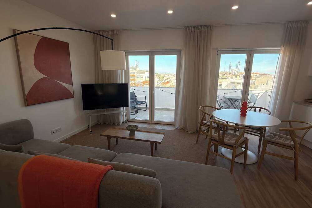 Foto 10 von 19: Lisbon View - Balcony - AC & Gigabit WiFi