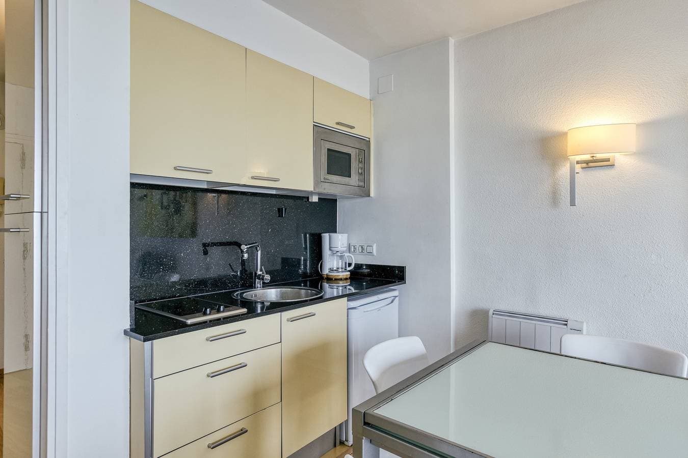 Foto 13 von 34: Ferienwohnung 'Marinada' mit Meerblick, Gemeinschaftspool und WLAN