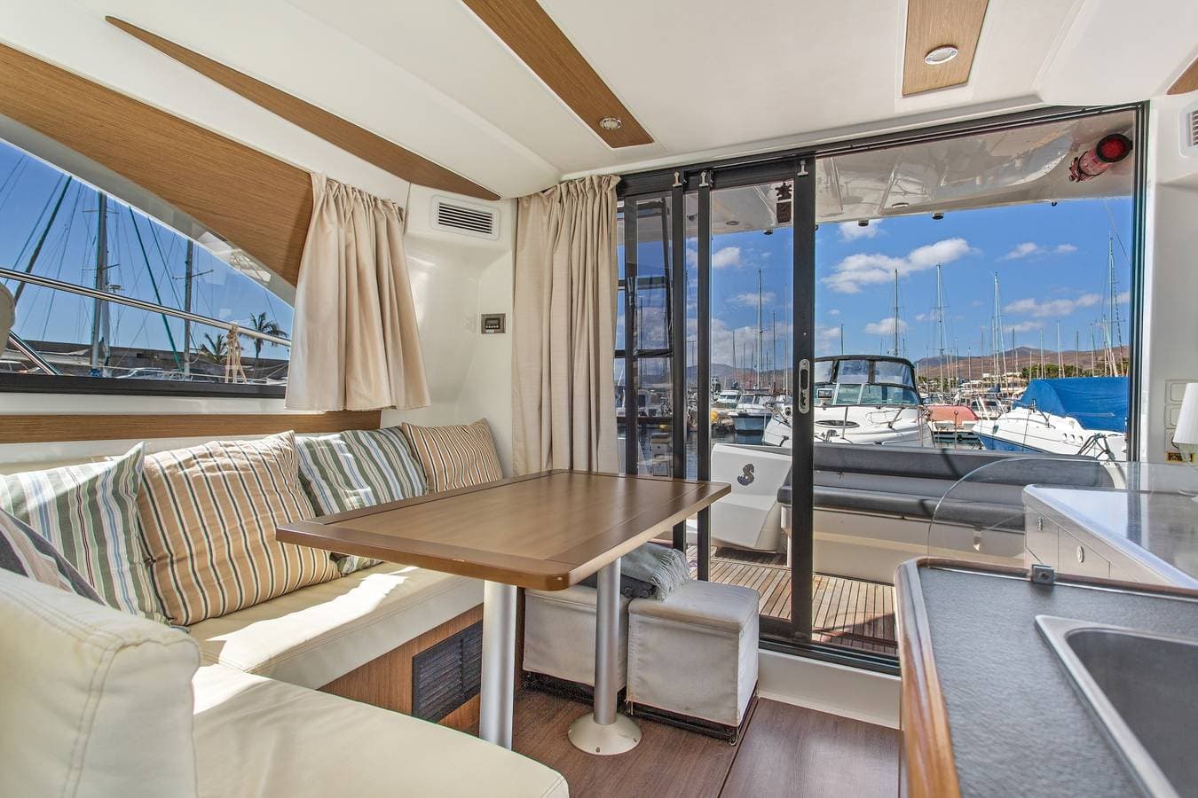 Foto 4 von 28: 'Charmante Yacht' mit Meerblick, WLAN und Klimaanlage