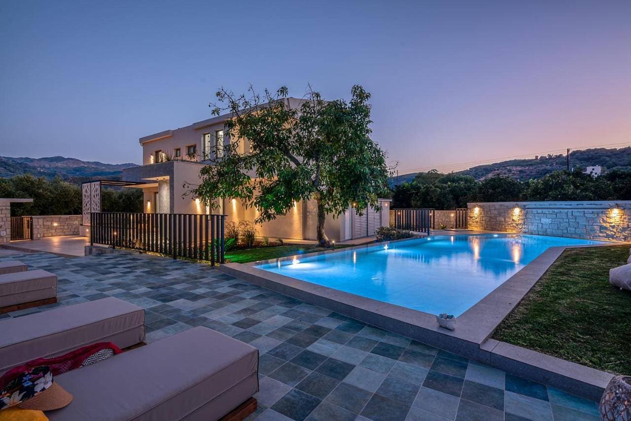 Foto 2 von 51: Villa with Private Pool