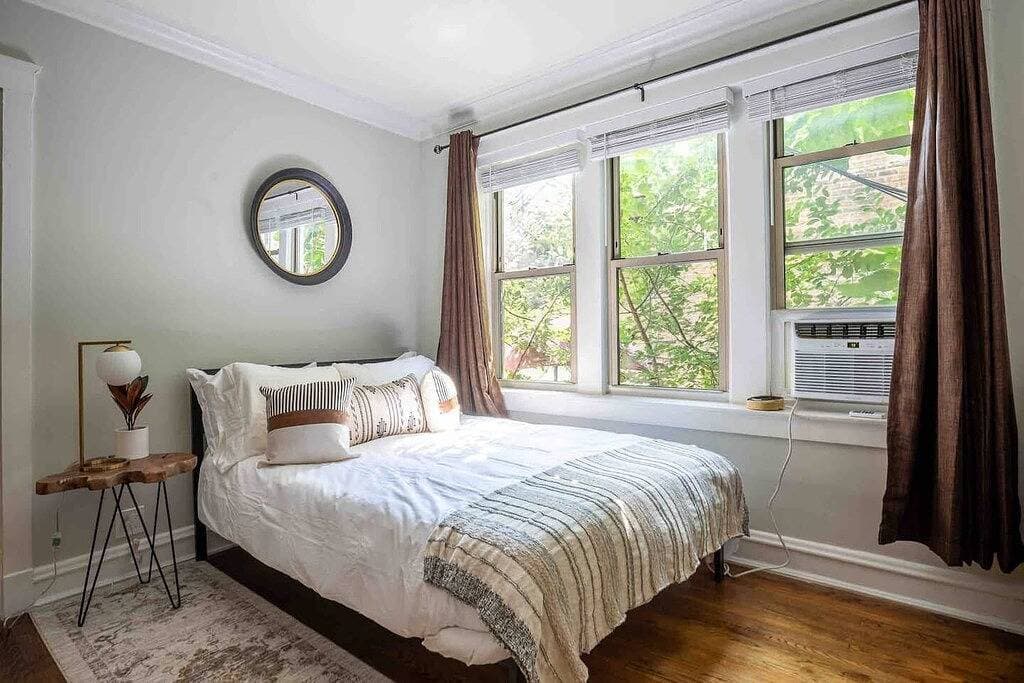 Foto 4 von 17: Rustic Studio Apartment in the Heart of Lincoln Square