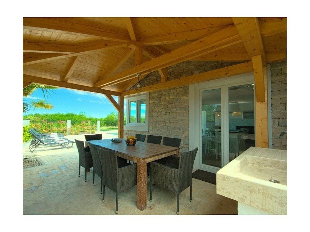 Foto 10 von 35: Villa in Rošini mit Schwimmbecken
