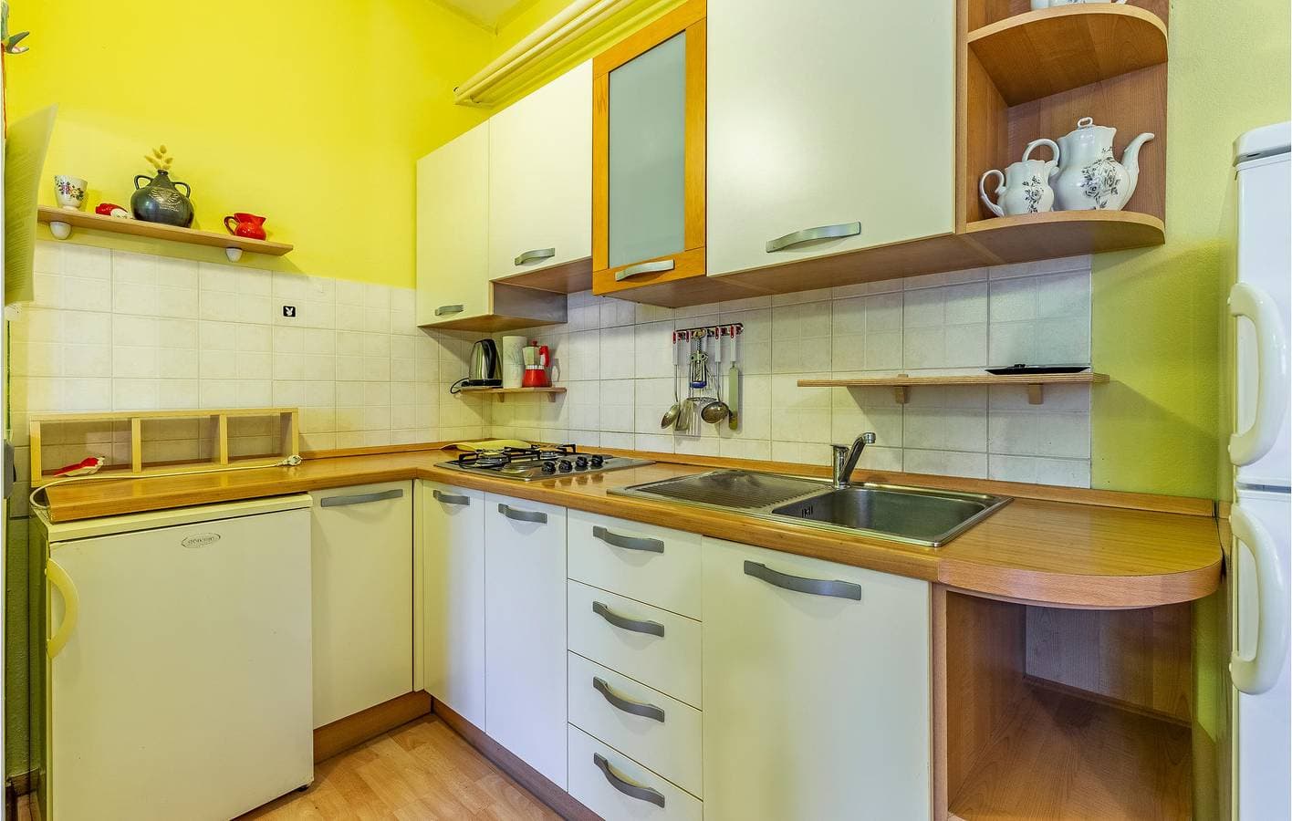 Foto 7 von 23: Charmantes Apartment mit einem Schlafzimmer und Terrasse, 700 m vom Strand Bijela entfernt